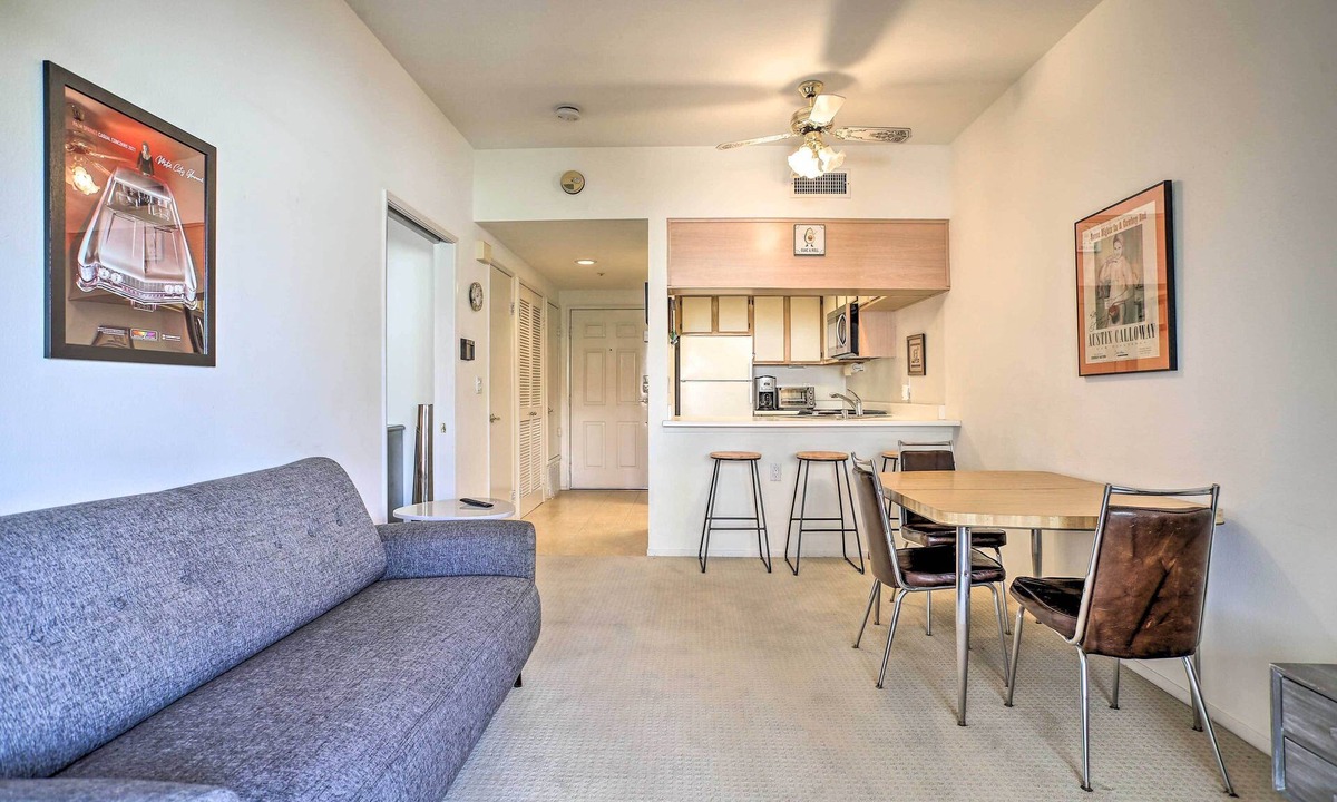 Cathedral City Condo | 1 Mi to Dtwn Cathedral City: Condo w/Balcony