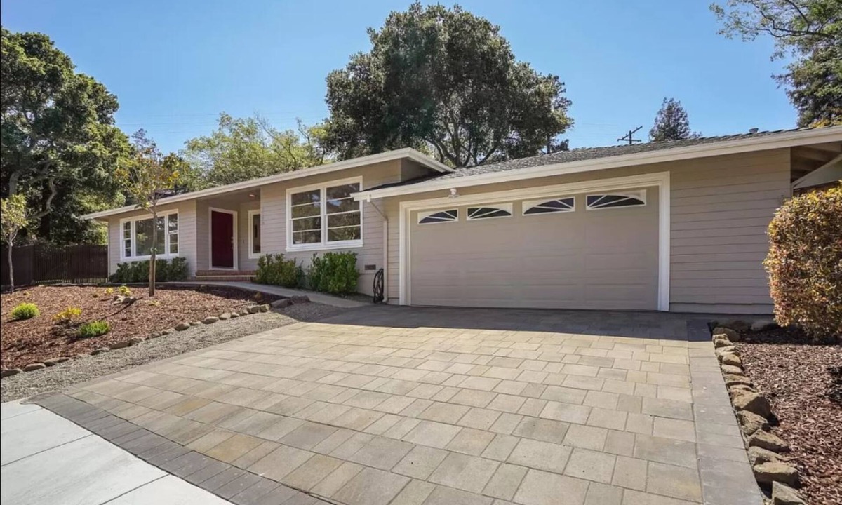 Belmont House | 3 Bed 1.5 Bath House in the Belmont Hills