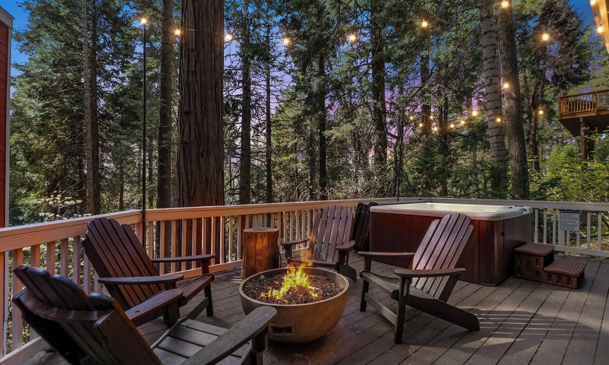 Arrowhead Villas Cabin | 3-bedroom cabin in Lake Arrowhead: hot-tub, forest view, pet-friendly