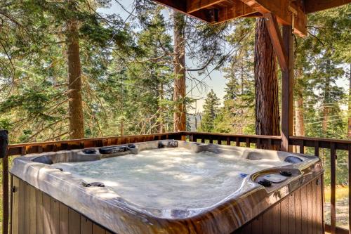 Arrowhead Villas House | 3 Mi to Lake Arrowhead Village: Dog-Friendly Cabin