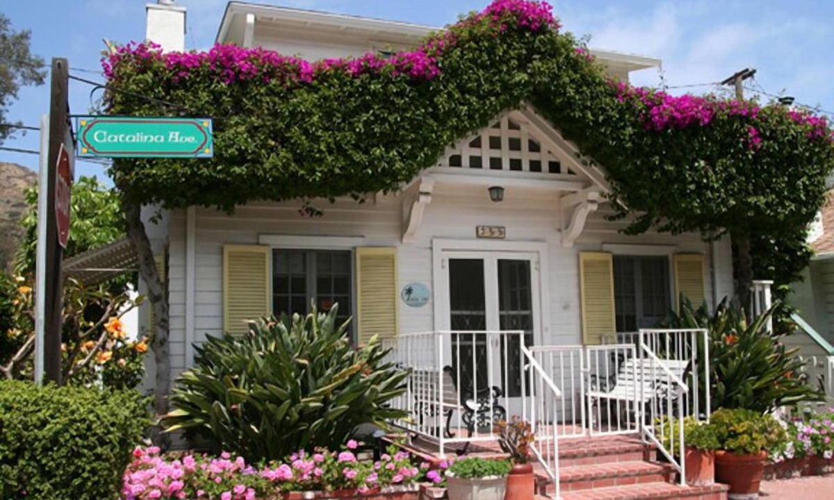 Avalon House | 359CA: Charming Family Home, 3 Blocks to Beach, Restaurants and Shops