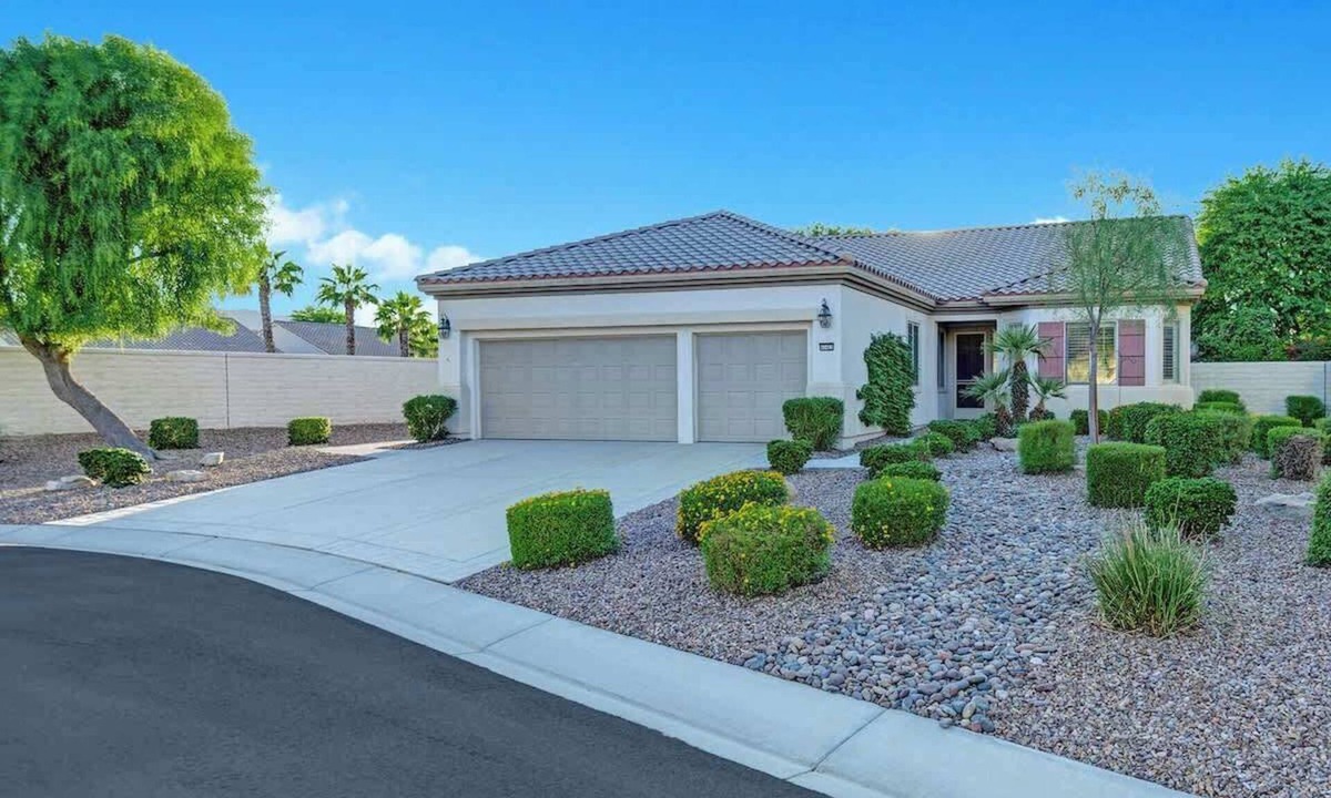 Indio House | 55+ Year l Sun City Fun Access to Gym, Golf, and More!