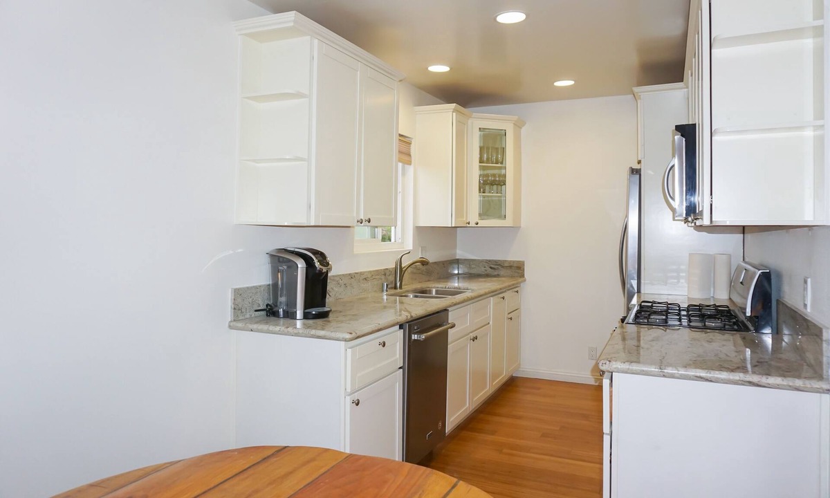 Downtown Condo | 6 Blocks from Beach - Private Locked Room in Great Building & Ideal Location!