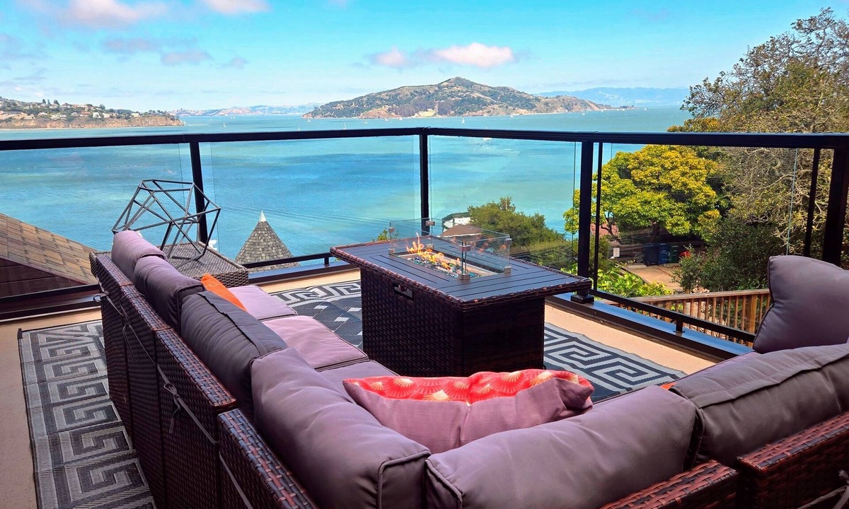 Sausalito Apartment | A Bird’s Eye View – A Blink to the City - A Break in Marin *30 Day Minimum*