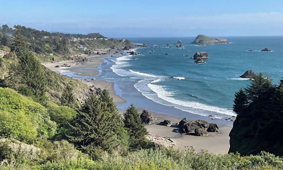 Brookings Condo | A Romantic Getaway at the "White Water Cove" At Ocean View Rainbow Rock!