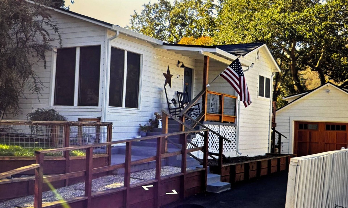 Martinez House | A ROOM WITH A WOOF! Cozy serene house on quiet secluded court in Martinez