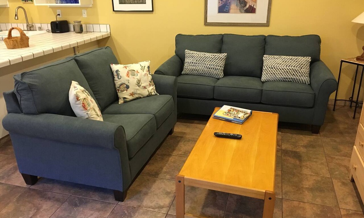 Carpinteria Condo | Affordable, end unit on courtyard in desirable La Cabaña! Steps From beach