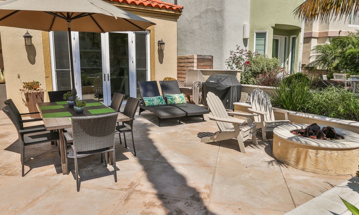 Huntington Beach House | AIRSHOW/Convention stay 1 block to Beach, Main Street, pier, shopping and dining
