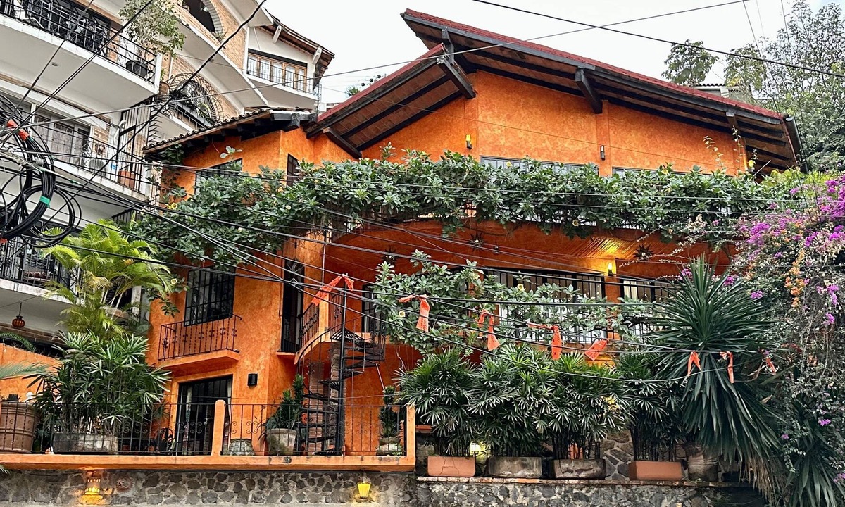 Amapas Villa | Amazing 5 bedroom/6 bath Villa Zona Romantica steps to the beach and nightlife!