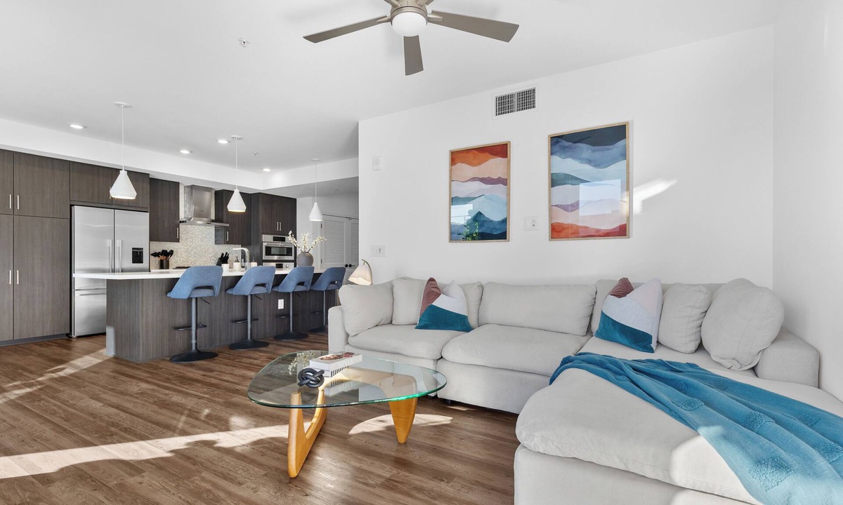 Marina Peninsula Bed & Breakfast | Amethyst Sky' Stunning Luxurious Two-Story Marina Escape Top-Floor Retreat Pool