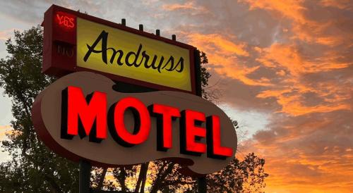 Walker Hotel | Andruss Motel