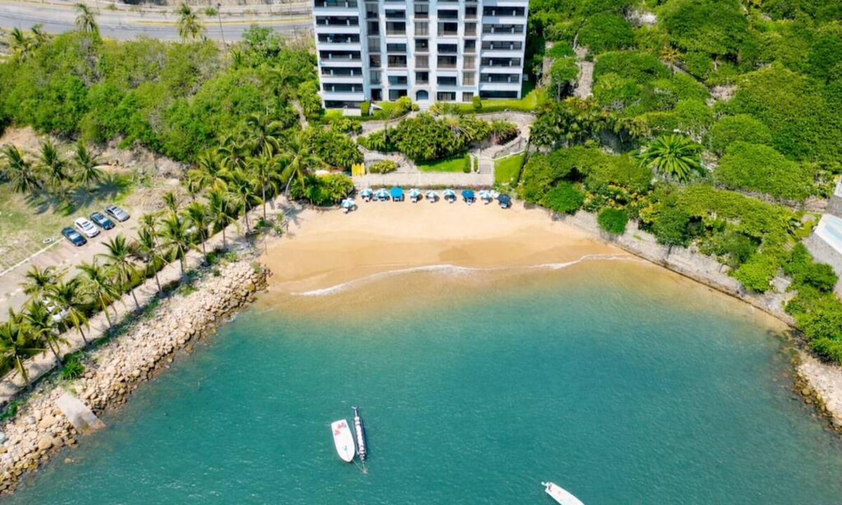Las Playas Apartment | Apartment in marina with beach, swimming pool, paddle tennis, ocean view, restaurant, gym