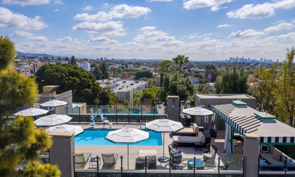 Norma Triangle Hotel | Appreciate the Beauty of Hollywood l 2 Pet-friendly Suite w/Pool Access