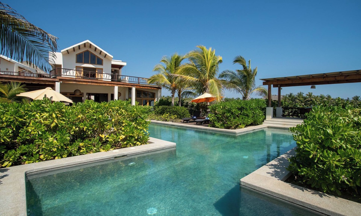 Santa Maria Colotepec Villa | Beach Hose with Private Pool. Casa Quinta Nayaa