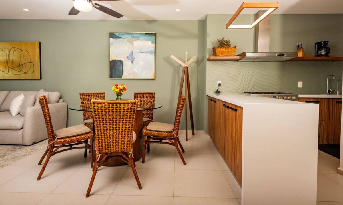 Puerto Juarez Apartment | BEACHFRONT w/Huge pool & private terrace l BBQ I Fast WiFi 2Br