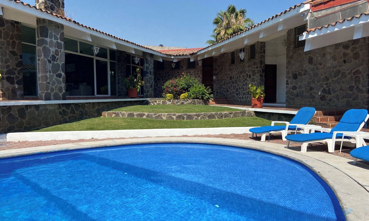 Cuernavaca House | Beautiful Googie House with Heated Pool