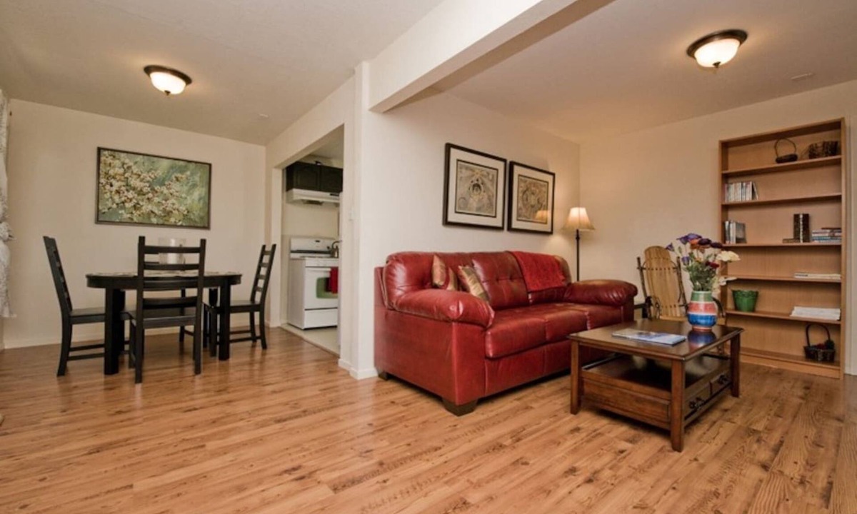 Bushrod Apartment | Big Quiet Sunny Garden Apt w/Private Fenced Backyard