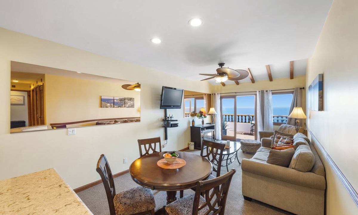 Avalon Condo | Bright & Airy Villa, Panoramic Views from all Rooms, 6-Seat Golf Cart, WIFI