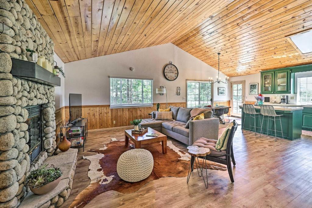 Twin Peaks House | Calming Twin Peaks Family Retreat with Views!