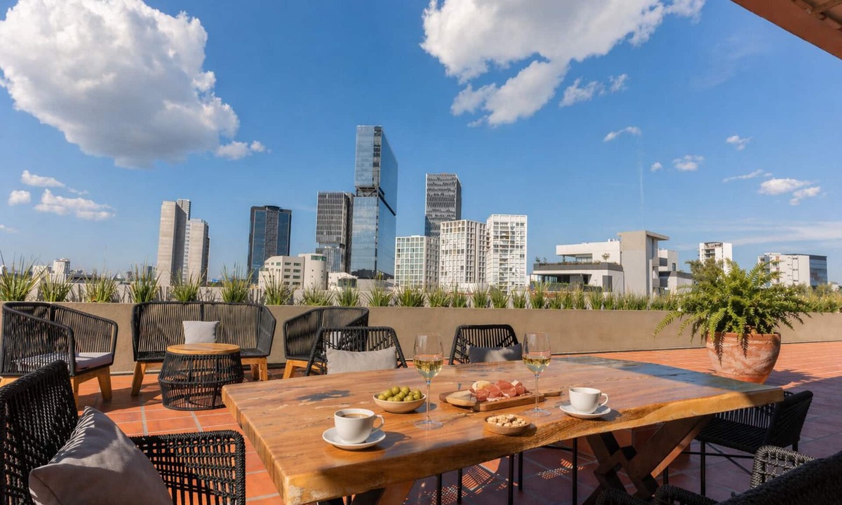 Providencia Apartment | Cama King · rooftop bar · Country Club Guadalajara · limpieza diaria