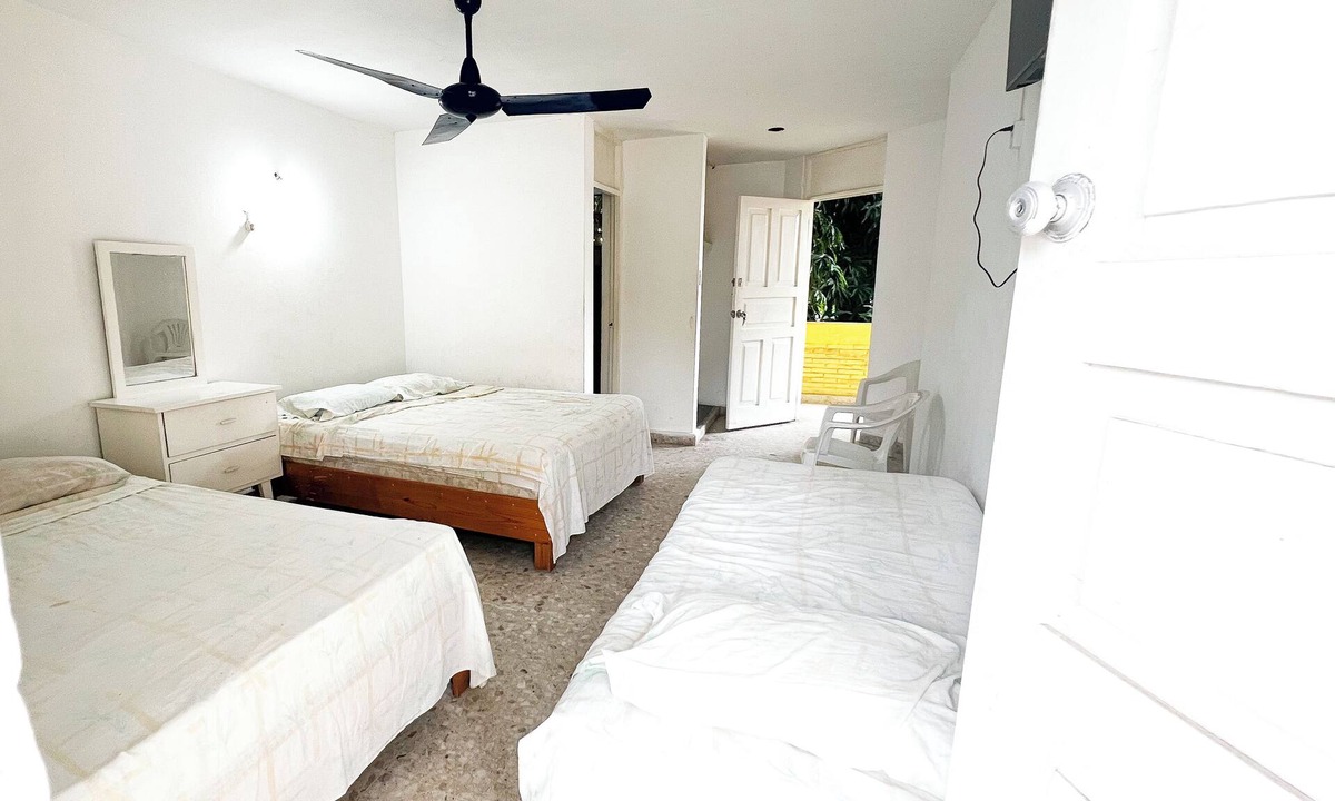 Las Playas Hotel | Casa De Huéspedes Walton