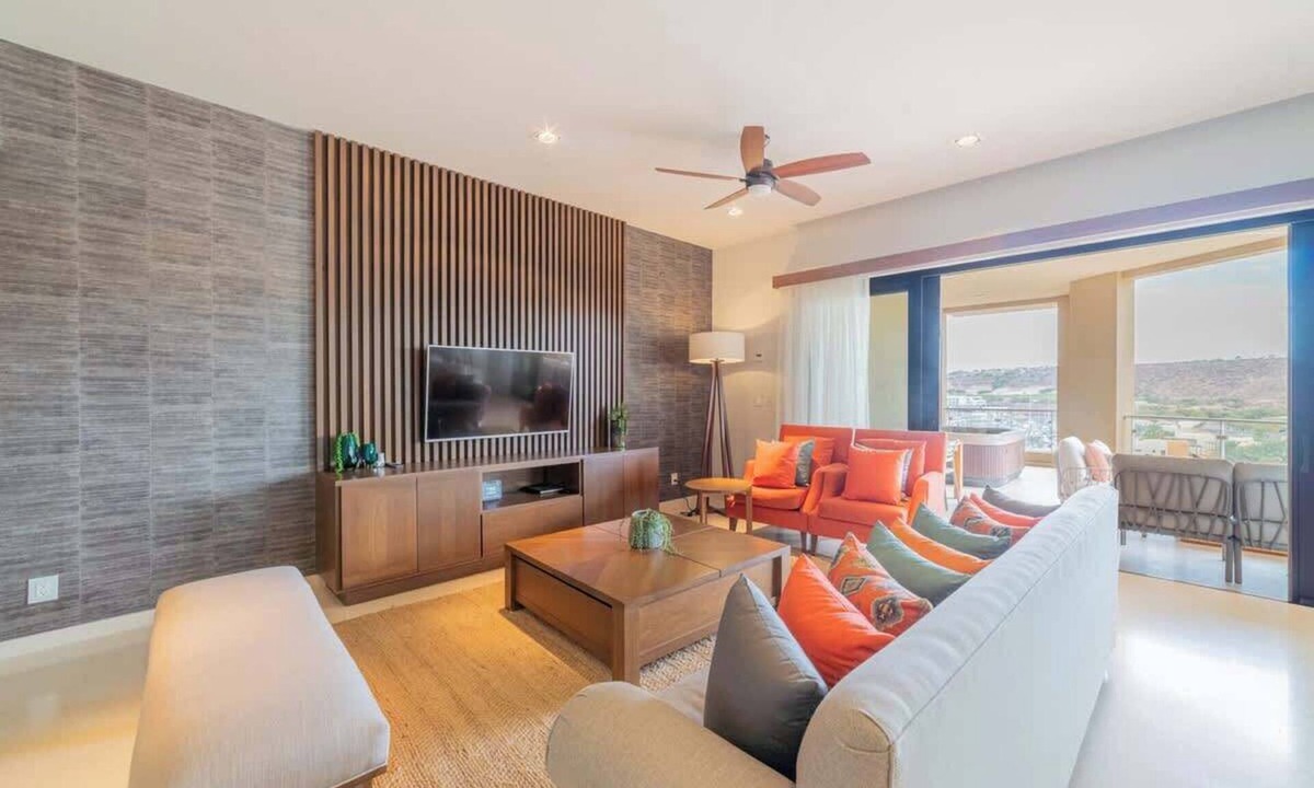La Paz House | Casa Los Bitos Beach Club Golf Cart & Housekeeping