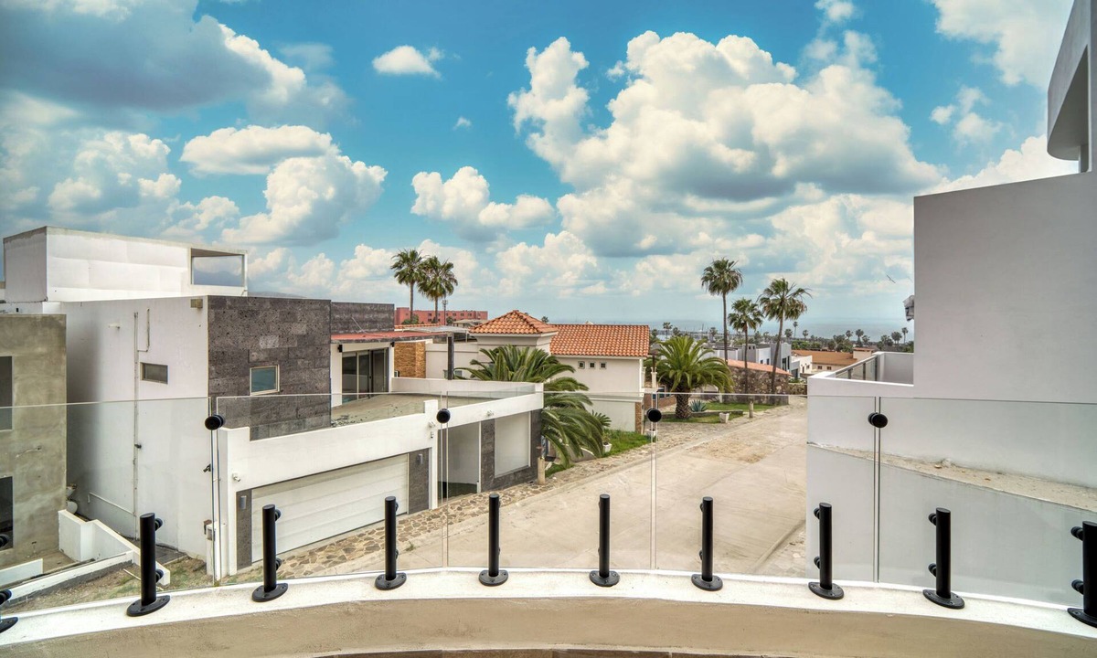 King Coronita House | Casa Raquel 12 ppl, 5 BD, prime location, steps from Coral y Marina gated com