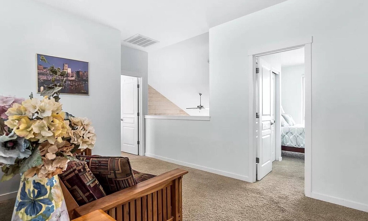 Redmond House | Charming 3-bedroom townhome with WiFi, fitness room in peaceful Redmond