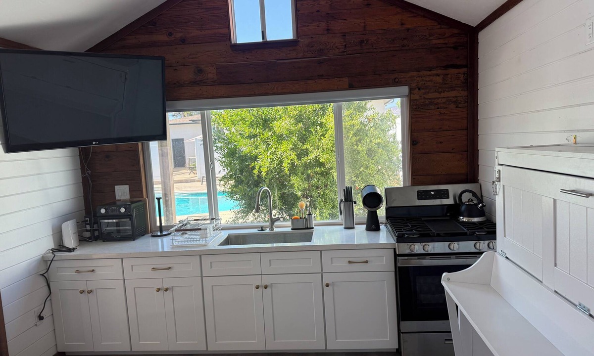 Yucaipa Cottage | Charming Yucaipa Cottage Retreat – Comfort, Privacy & Mountain Views.