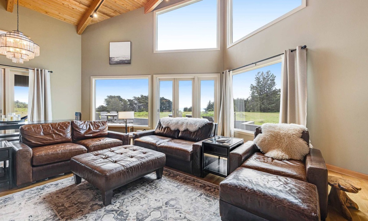 Sea Ranch House | Coastal Sea Ranch retreat with hot tub & fireplace