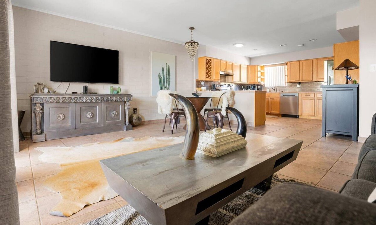 Arts District Condo | Condo in Old Town with Pool & Prime Location