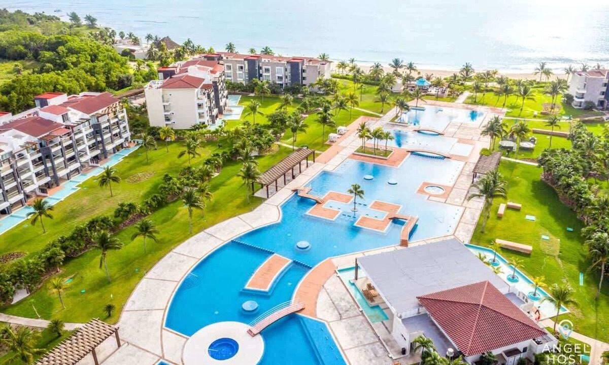 Puerto Juarez Condo | Corasol Oceanfront Condo with Hot Tub & Pool