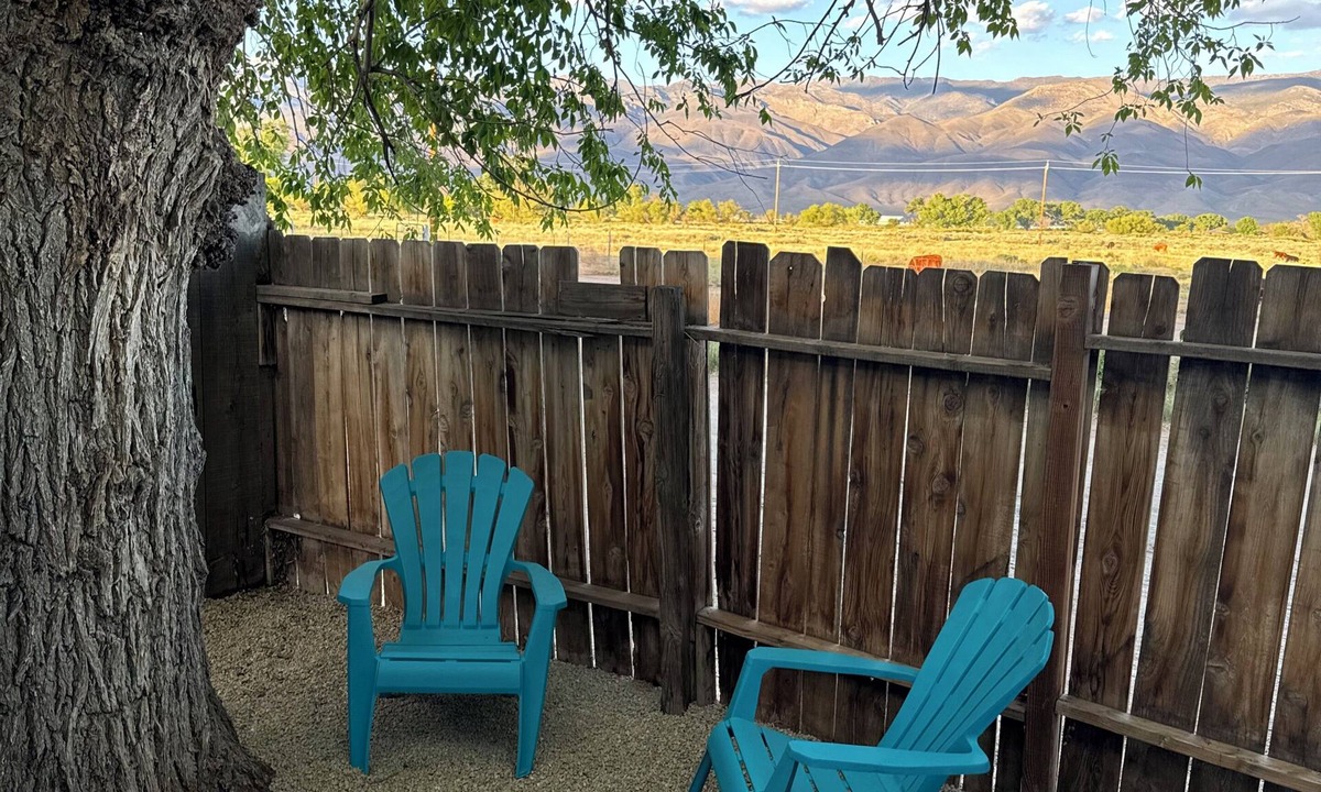 Bishop House | Cozy 1-bedroom townhome in lovely Bishop with AC