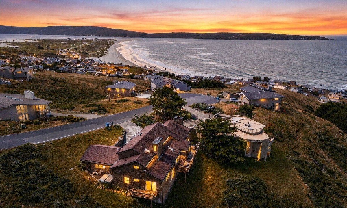 Dillon Beach House | Dillon Beach! 5-Star! PupOK! Near Beach, Hot Tub~Game Room~Northern Lights