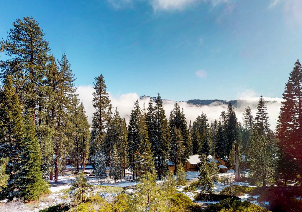 Lakeshore Apartment | Dog-friendly condo near Huntington Lake w/ gorgeous deck views