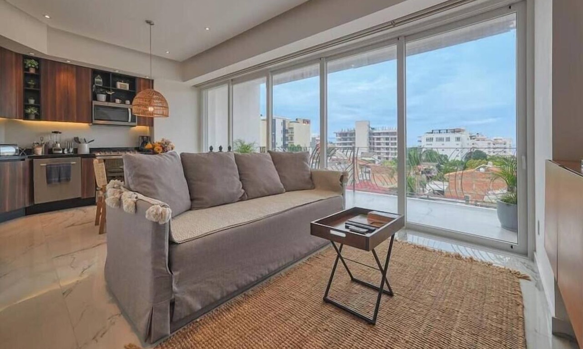 Emiliano Zapata Apartment | Dsire 402 | 1BR/2BA | PV Zona Romantica | Pool, Gym, Nightlife