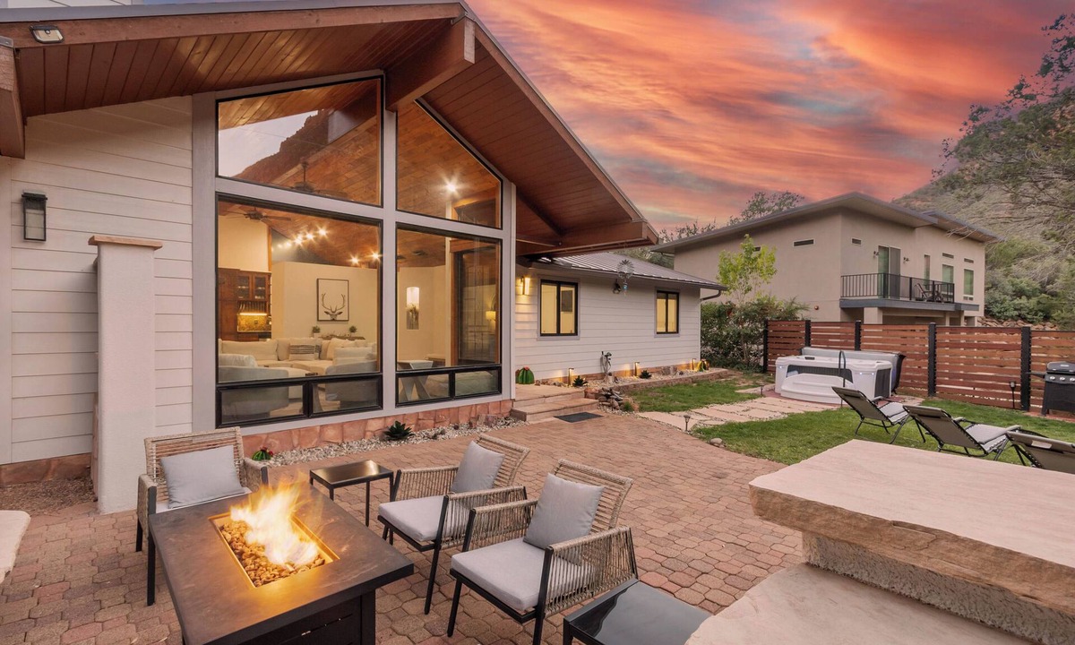 Sedona House | Experience luxury in Sedona Upper Indian Garden, a spacious 3-bedroom retreat.