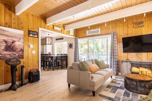 Cedar Glen House | Family Lake Arrowhead Home Sleeps 12 and Gameroom