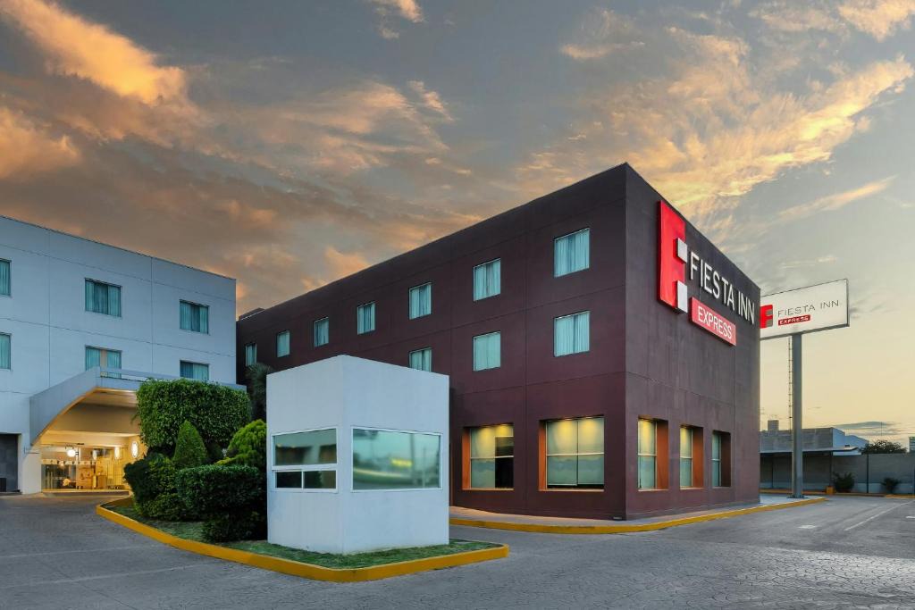 San Luis Potosi Hotel | Fiesta Inn Express San Luis Potosí Oriente