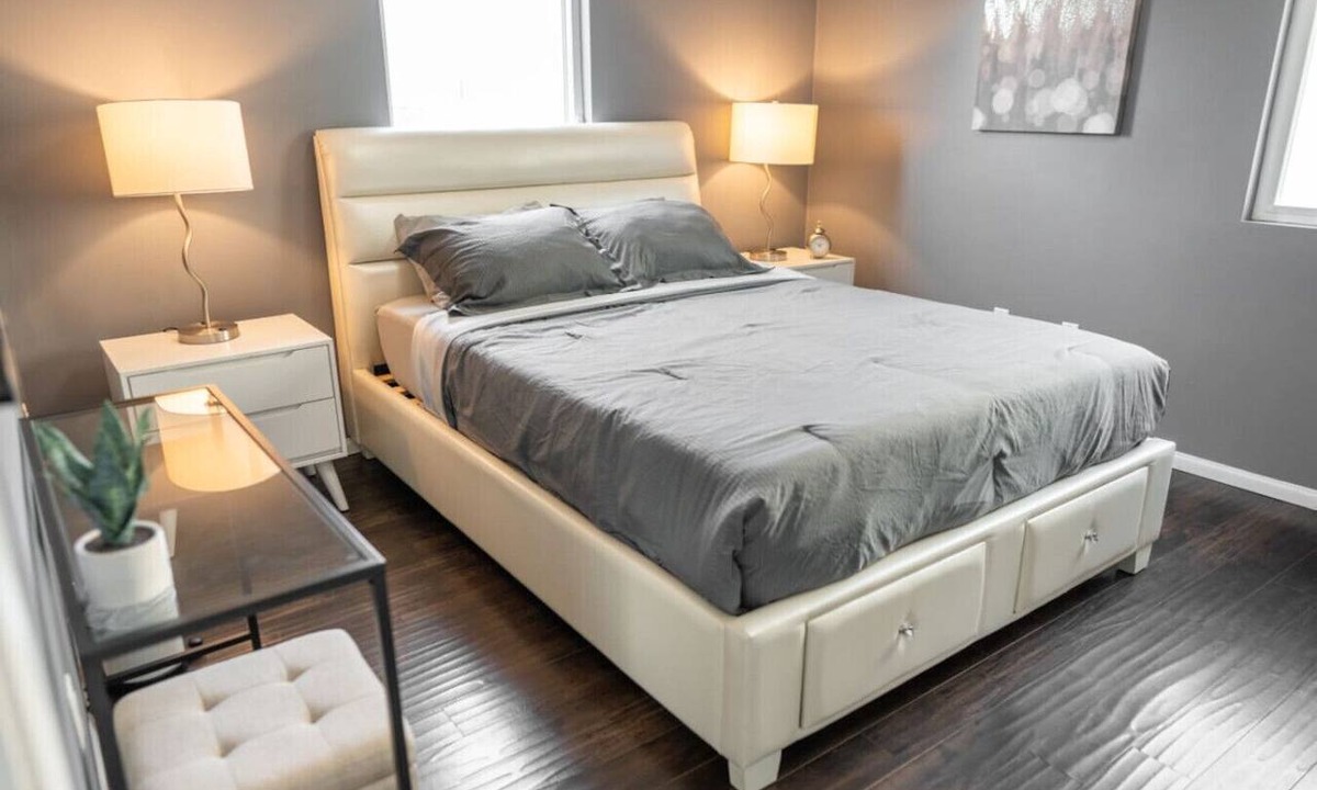 NoHo Arts District Villa | FIFA World Cup: NoHo MODERN 2BR TOWNHOME w/PRIVATE FENCED PATIO & PARKING p20