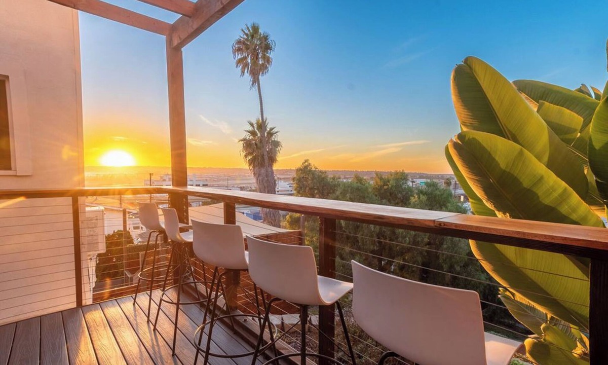 Middletown House | Free Beach Gear | Games, Hot Tub & Harbor Views