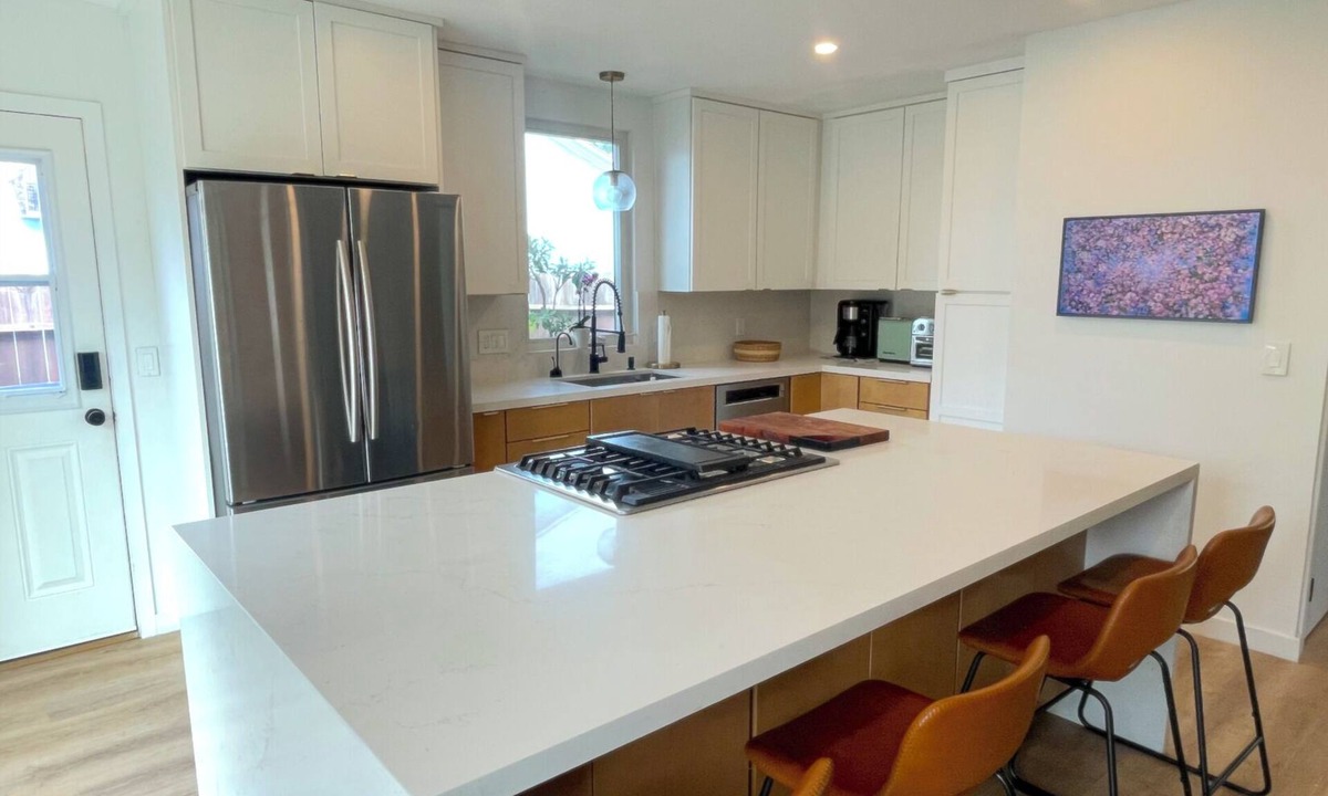 Hermosa Beach House | Hermosa Beach 4-Bedroom House Walk to Beach & Pier Near SoFi