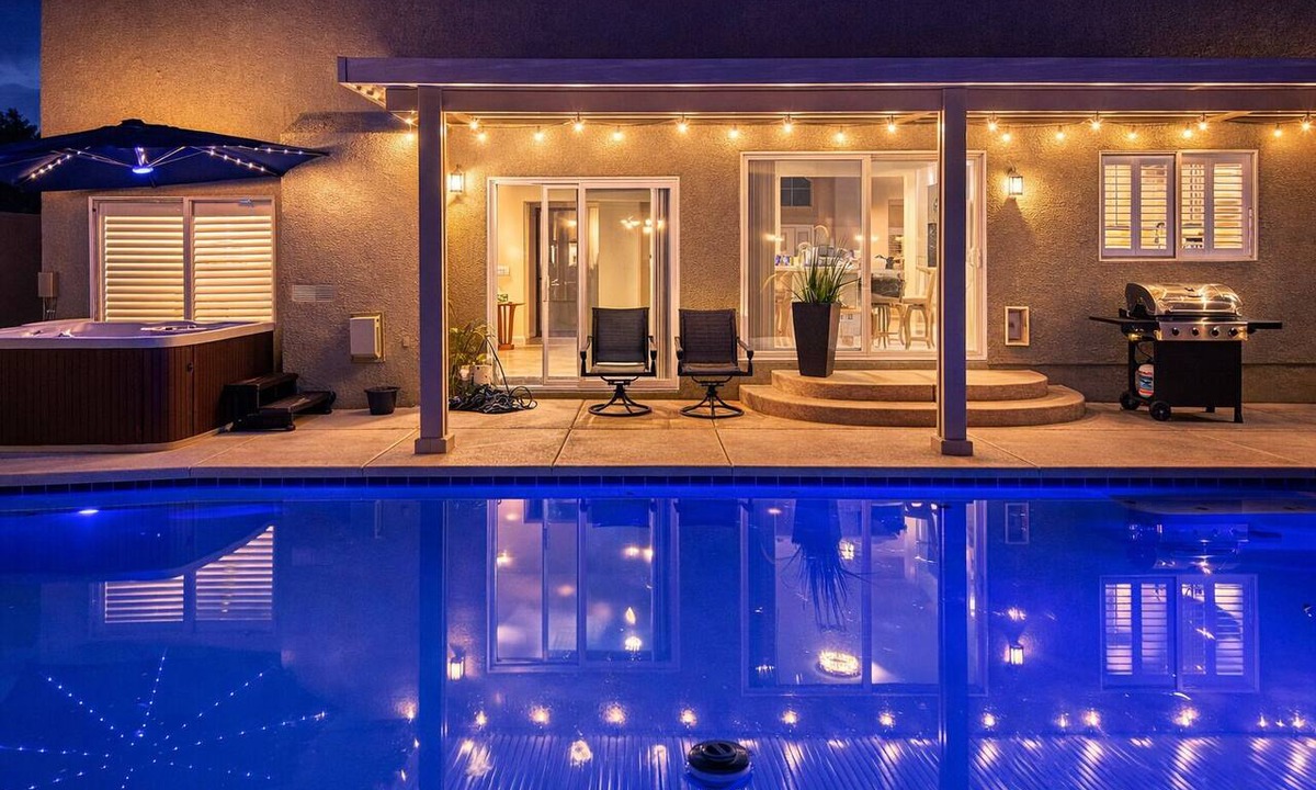 Las Vegas Villa | High-End Villa w/Pool & Spa; Close to the Strip!