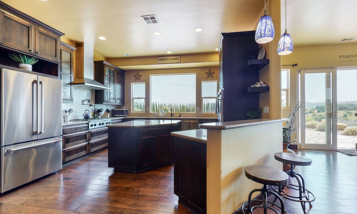 Paso Robles House | Home among Blue Ribbon wineries w/private hot tub, pool table, incredible view