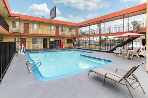 Lincoln Acres Hotel | Howard Johnson Suites by Wyndham San Diego Chula Vista BayFront