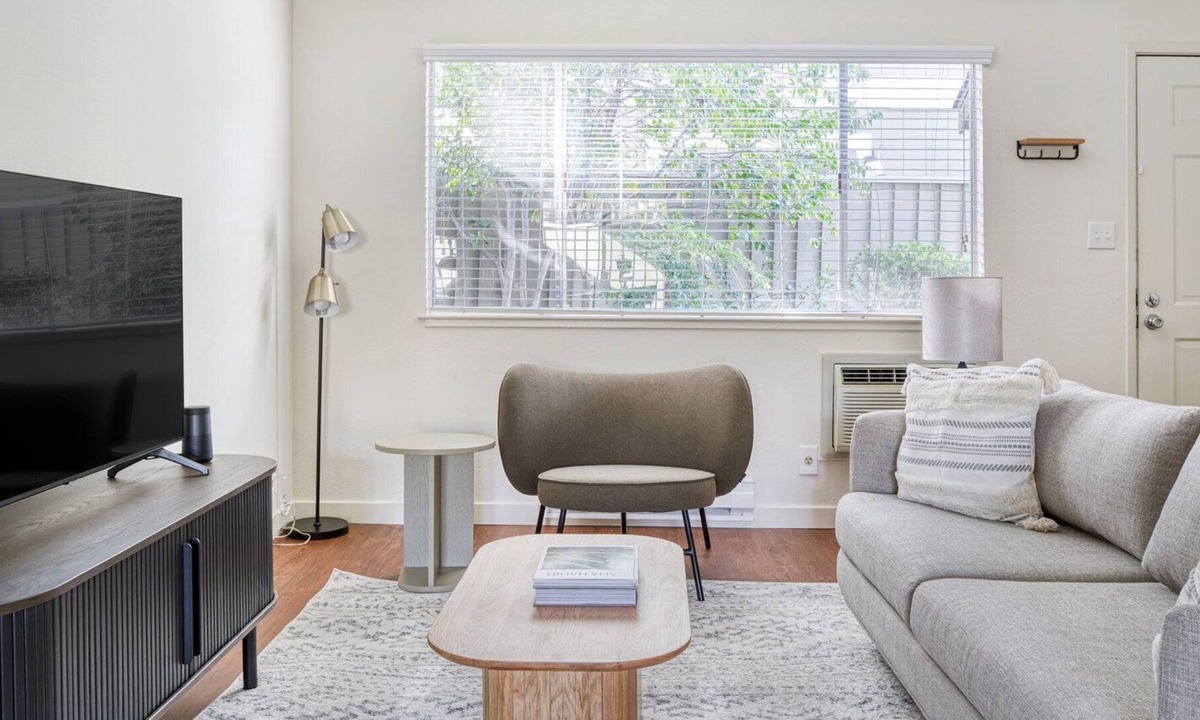 Campbell House | Impeccable Campbell 2BR w/ Pool & BBQ, 10 mins to Netflix, by Blueground