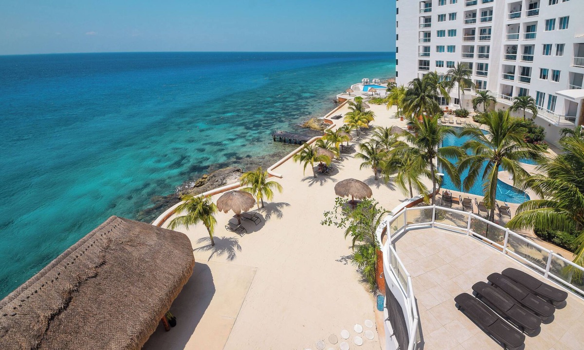 Zona Hotelera Norte Condo | Incredible Oceanview Sunsets at Peninsula Grand 1A