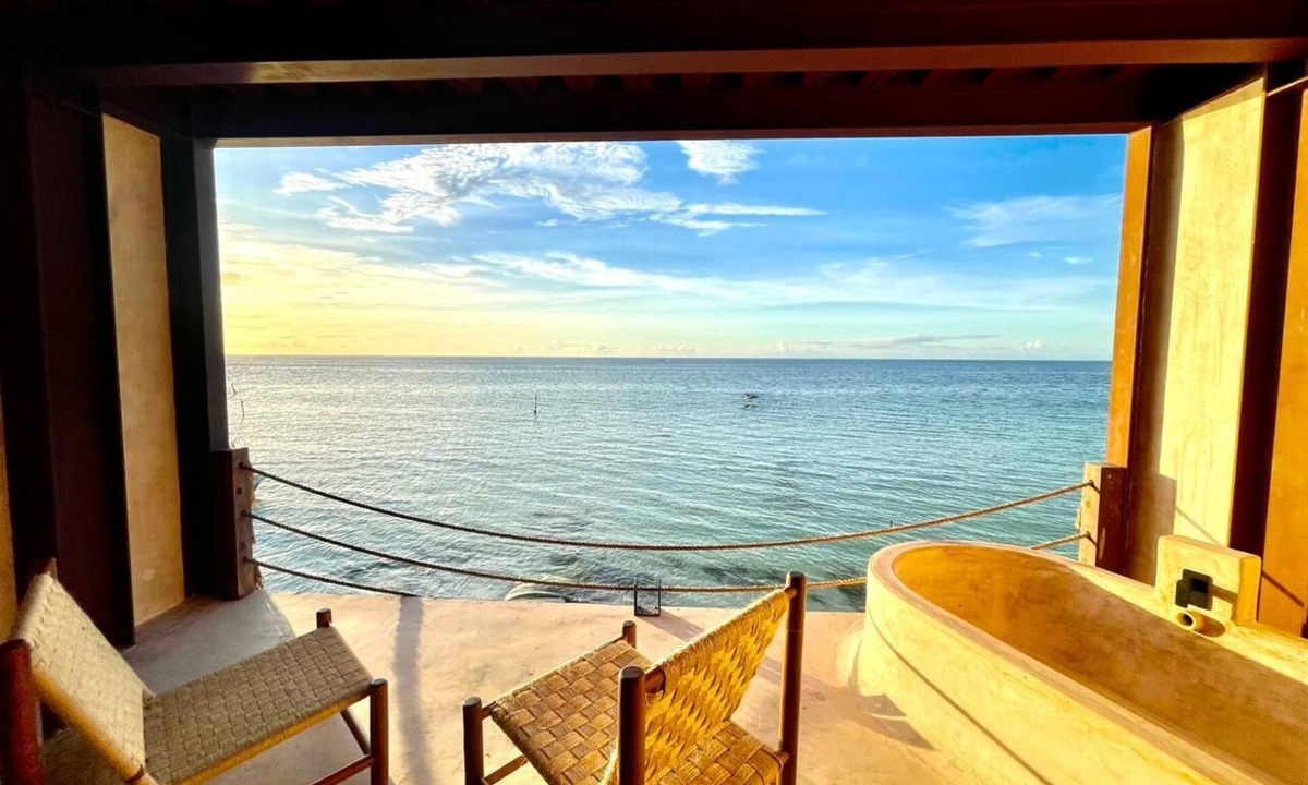 Isla Holbox Hotel | Incredible Suite Room with POOL VIEW & TUB/1 King Size
