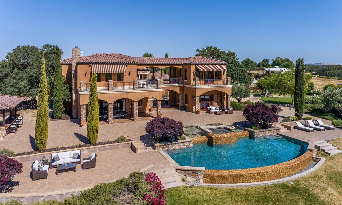 Paso Robles House | Infinity Pool + Spa | Gated Vineyard Near Paso | Mira Vista Vineyard Estate