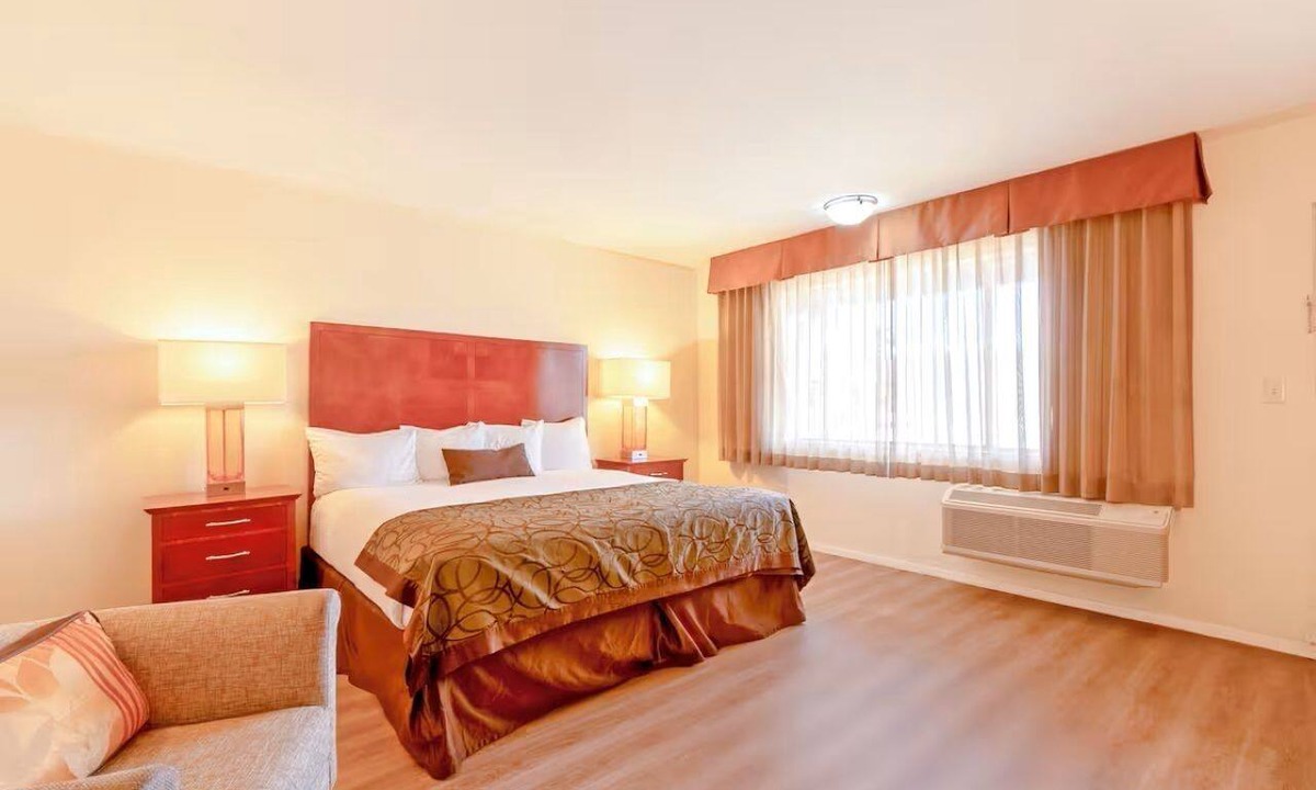 Yuma Townsite Hotel | King & Queen Suite Retreat w/Free Parking & Pool | Near Yuma Downtown Dining